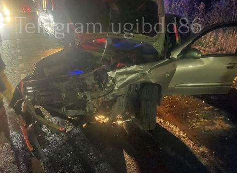 В ДТП в Лянторе пострадали два человека