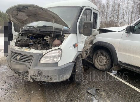В ХМАО три человека пострадали в ДТП из-за опасного разворота
