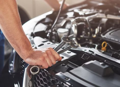 Автослесарь продал на запчасти машину югорчанки