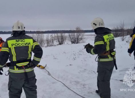 ​В МЧС Югры рассказали, что делать провалившимся в полынью