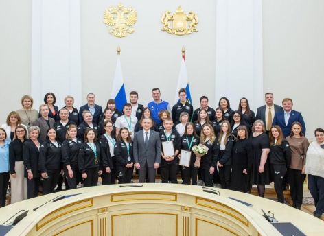 Александр Моор встретился с тюменской сборной чемпионата «Абилимпикс»