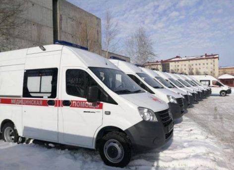 В ХМАО медики скорой помощи тащили пациента, потерявшего сознание, на санях