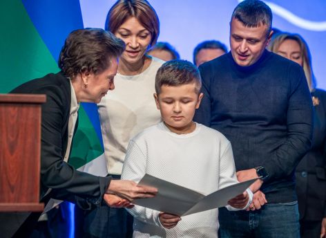 ​Наталья Комарова рассказала, как Югра прошла через 2023 год, объявила Год народного сплочения и запустила эстафету рукопожатий