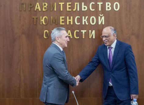 Губернатор Александр Моор встретился с послом Республики Бангладеш в России Ахсаном Камрулом