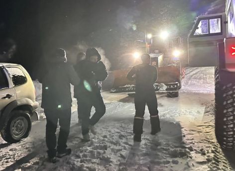 Семь югорчан едва не замерзли на автозимниках