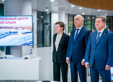 ​В открытии образовательного центра для нефтегаза в Югре поучаствовали Наталья Комарова и Владимир Путин