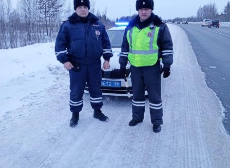 ​Госавтоинспекторы Югры экстренно доставили мужчину в больницу