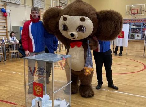 В ХМАО на выборы президента России пришел Чебурашка