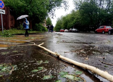 В Москве из-за урагана двое человек погибли и 18 получили травмы
