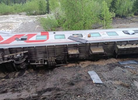 В Коми с рельс сошел пассажирский поезд Воркута-Новороссийск