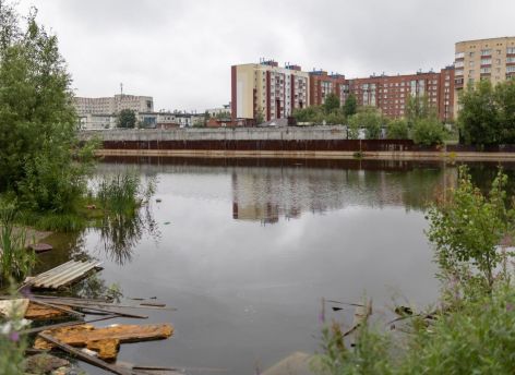 Власти Сургута обратили внимание на многолетний котлован в 34 микрорайоне