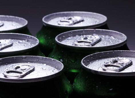 Новый закон: в России запретили продажу энергетиков несовершеннолетним