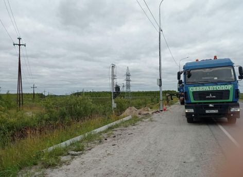 В Сургуте на восточной объездной дороге устанавливают освещение