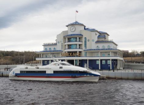 ​Между ХМАО и ЯНАО ввели дополнительные речные рейсы