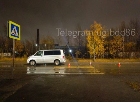 Две женщины угодили под колеса микроавтобуса в Сургуте
