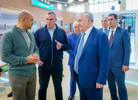 ​Владимир Богданов показал Артему Жоге политехнический центр, где прошли подготовку более миллиона квалифицированных специалистов