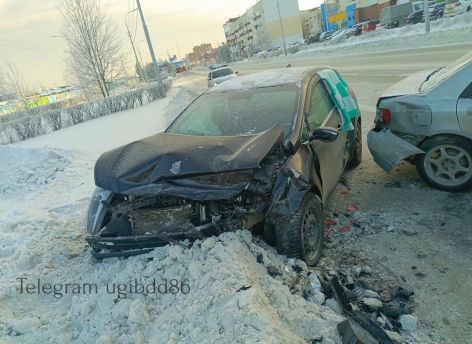 ​Водитель «ВАЗа» нарушил правила и спровоцировал ДТП с двумя пострадавшими в Сургуте
