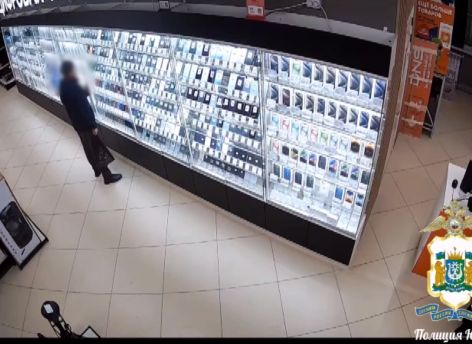 Воровство во имя любви: житель Когалыма украл дорогой телефон ради подарка жене