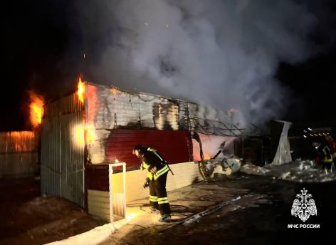 Пожар уничтожил автозаправку в ХМАО