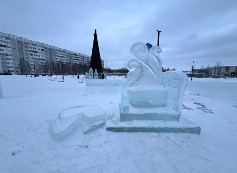 В Сургуте дети-вандалы громят ледовые городки