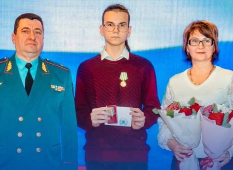 Школьник из Нижневартовска спас тонущего в бассейне сверстника