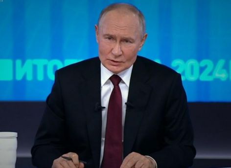 ​Владимир Путин призвал укреплять миграционную работу