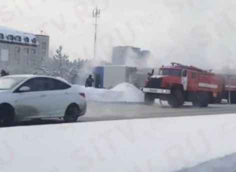 В Сургуте загорелась остановка