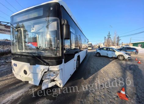 Водитель автобуса спровоцировал ДТП в Нижневартовске