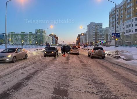 В ХМАО водитель иномарки стал виновником массового ДТП