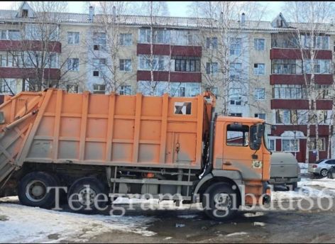 В Нижневартовске водитель мусоровоза насмерть сбил пенсионерку
