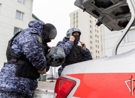 В Сургуте дебоширу из банка грозит до десяти лет за нападение на росгвардейца