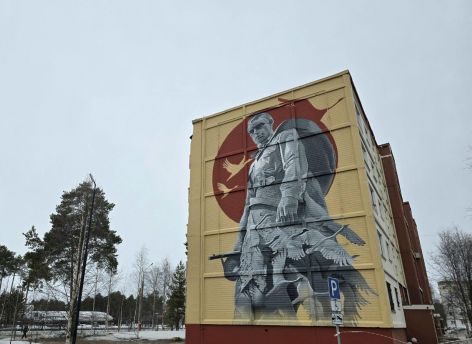 ​Когалым стал ярче: в городе появился масштабный арт-объект ко Дню Победы