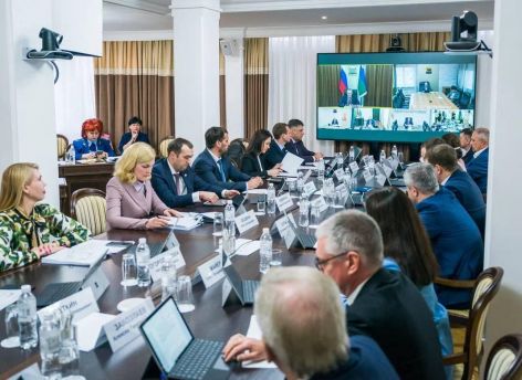 В Югре больше средств направят на здравоохранение, соцподдержку и строительство моста через Обь