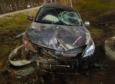 В Сургуте водитель Lada проехала на красный и спровоцировала ДТП с пострадавшим