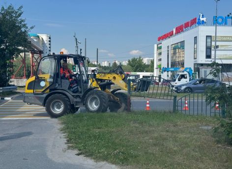 Заборы не по ГОСТу: в Сургуте демонтируют ненужные ограждения вдоль дорог