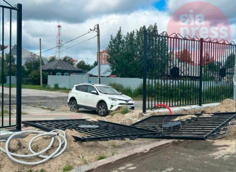 Городская власть взялась за общественные пространства, а другие убивают эти пространства заборами