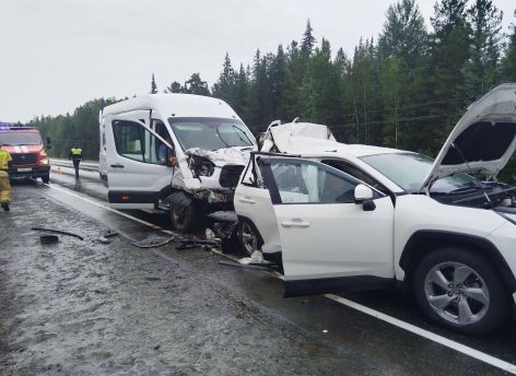 Под Уватом столкнулись автобус и легковушка – пятеро в больнице