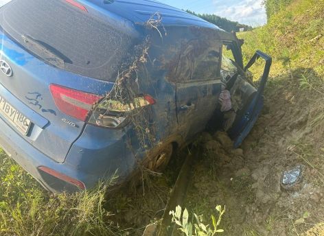 Семья из Сургута с четырьмя детьми попала в аварию на трассе Тюмень ‒ Ханты-Мансийск