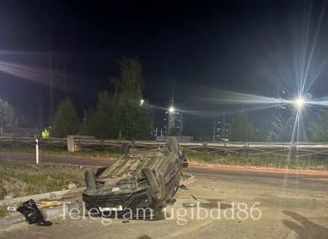 В Сургутском районе опрокинулась легковушка, есть пострадавшие