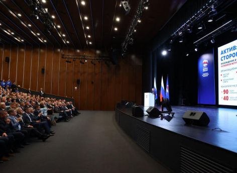 Владимир Якушев обсудил подготовку к выборам на форуме муниципальных депутатов в Тюмени