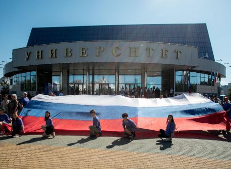 Праздник в трех цветах. Как в Сургуте отметили День государственного флага