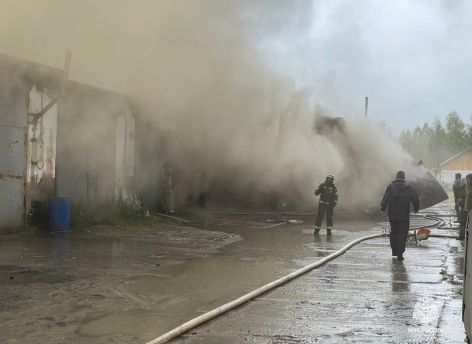 В Нягани сгорели восемь гаражей на улице Речной