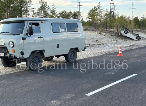 Обгон не удался: на трассе под Лянтором перевернулась иномарка