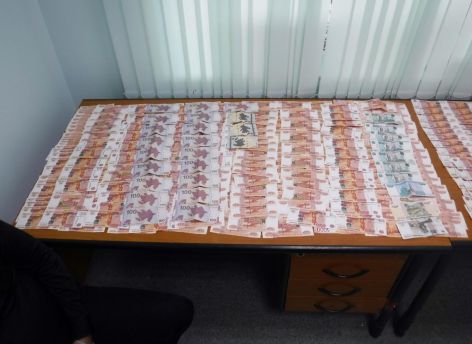 В Сургуте пассажиры скрыли от таможни почти полтора миллиона рублей