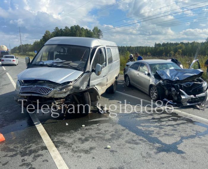 ​На трассе Тюмень-Ханты-Мансийск «Газель» врезалась в Toyota