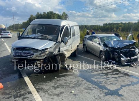 ​На трассе Тюмень-Ханты-Мансийск «Газель» врезалась в Toyota