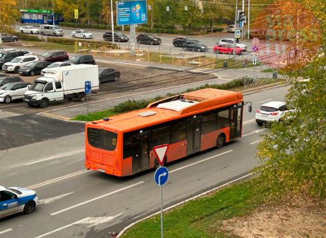 В Сургуте на маршруте №10 заметили оранжевый автобус // ФОТОФАКТ