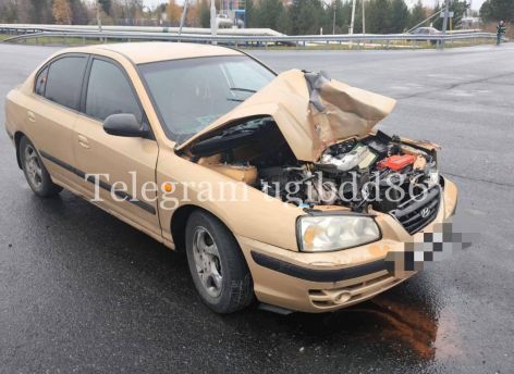 Водитель Hyundai пострадал в аварии с грузовиком в Сургутском районе