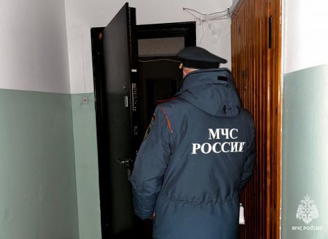 ​В Сургуте ребенок оказался в задымленной квартире – его спасли пожарные