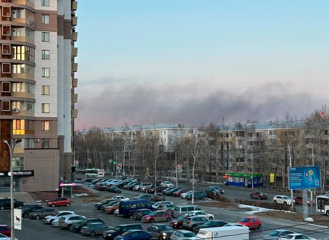 Над Сургутом поднялся черный дым // ФОТОФАКТ